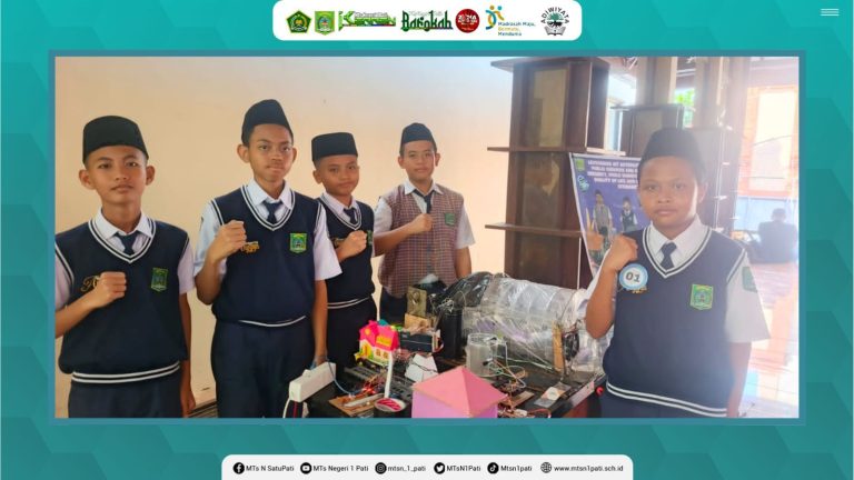 Tim Robotik MTsN 1 Pati Borong Trofi di Ajang English & Robotic Competition Melalui Inovasi Smart City